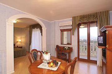 Hotel Unico Serrone Palace 4*