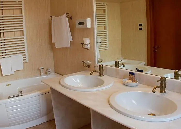 Parco Serrone فندق كوراتو