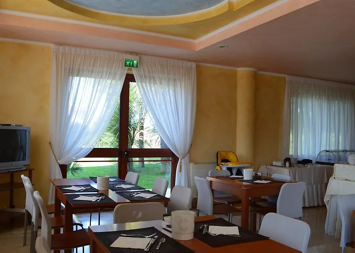 Parco Serrone فندق 4*