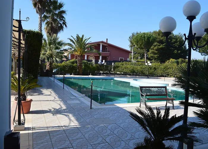 Parco Serrone فندق