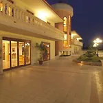 فندق Unico Serrone Palace كوراتو