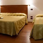 Unico Serrone Palace فندق
