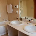 Unico Serrone Palace فندق كوراتو