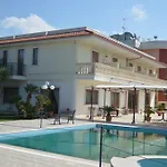 Unico Serrone Palace