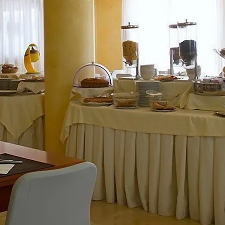 호텔 Unico Serrone Palace 4*