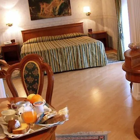 Unico Serrone Palace 호텔