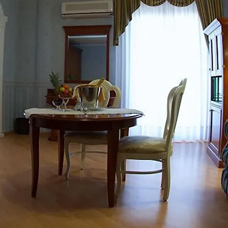 Unico Serrone Palace