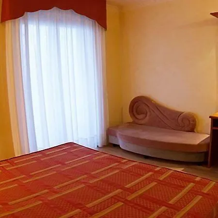 Ξενοδοχείο Unico Serrone Palace