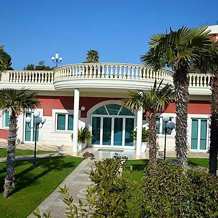 酒店 Unico Serrone Palace 4*