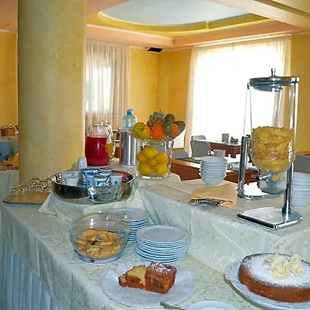 Unico Serrone Palace 酒店