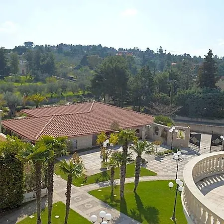 Unico Serrone Palace