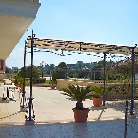 Unico Serrone Palace 酒店