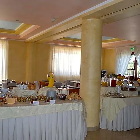 Unico Serrone Palace 科拉托