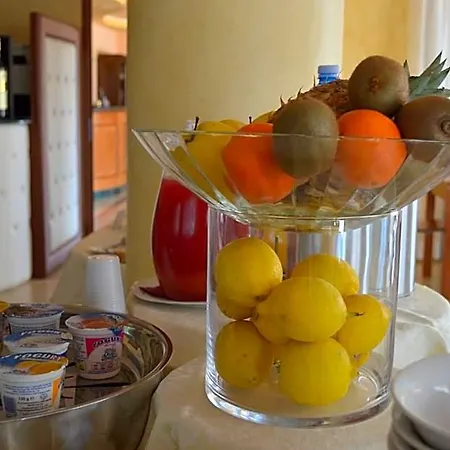 Unico Serrone Palace 酒店