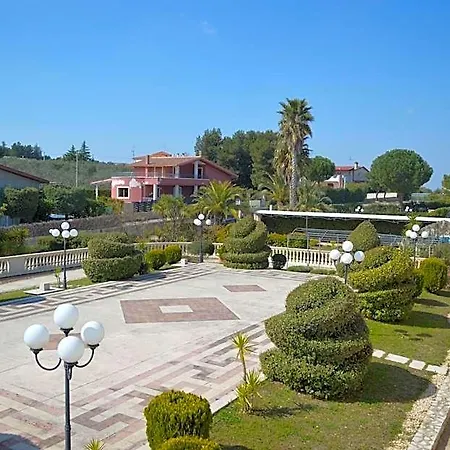 Unico Serrone Palace