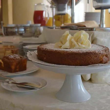 호텔 Unico Serrone Palace 4*