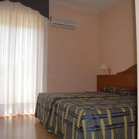 호텔 Unico Serrone Palace 4*