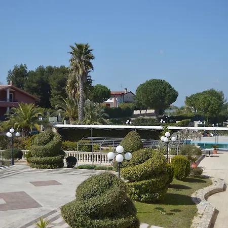 Unico Serrone Palace 4* 코라토