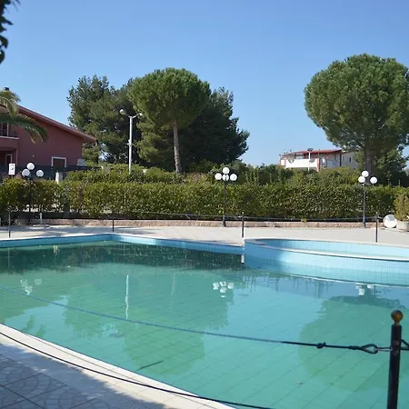 호텔 Unico Serrone Palace 4*