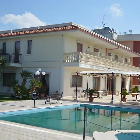 Unico Serrone Palace