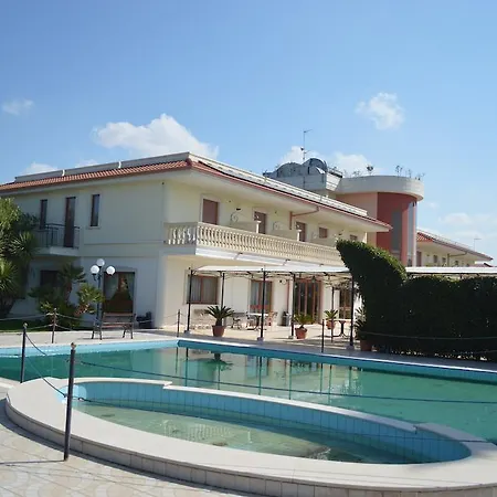 Unico Serrone Palace Ξενοδοχείο 4*