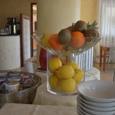 호텔 Unico Serrone Palace 4*