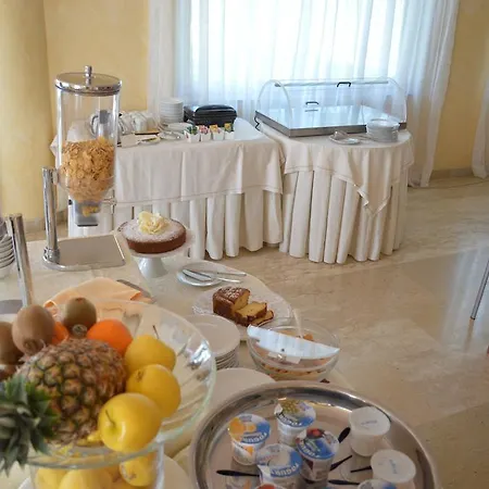 Unico Serrone Palace Ξενοδοχείο Κοράτο