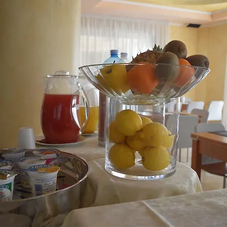 호텔 Unico Serrone Palace 4*