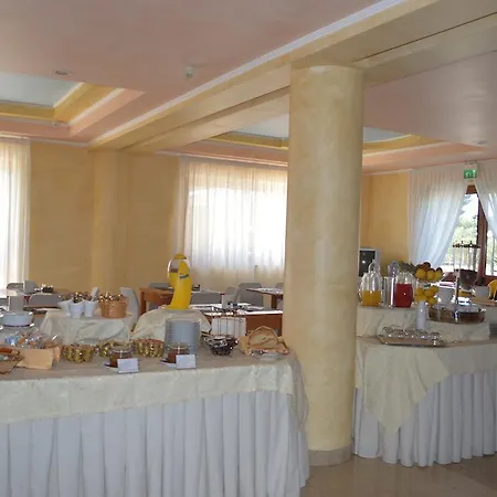 호텔 Unico Serrone Palace 4*