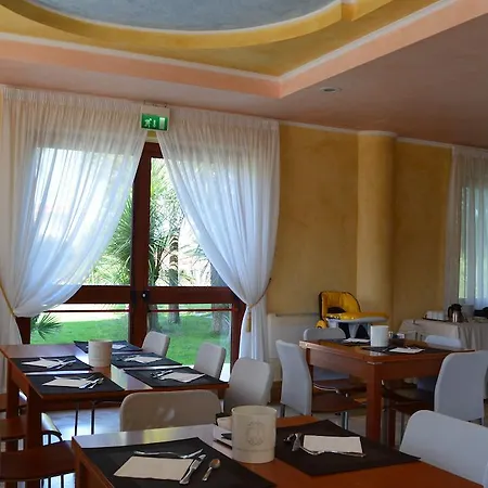 Unico Serrone Palace 호텔 4*