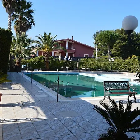 Unico Serrone Palace 호텔