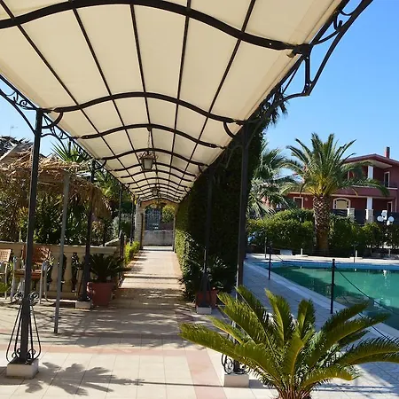 호텔 Unico Serrone Palace 4*