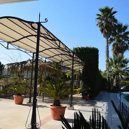 Unico Serrone Palace 호텔 4*